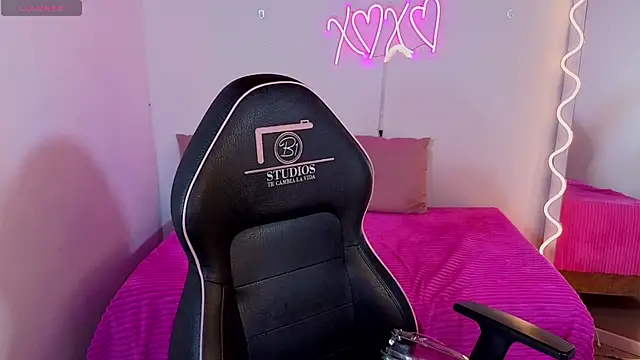 Malory tay1 online show from November 24, 2025, 7:14 pm