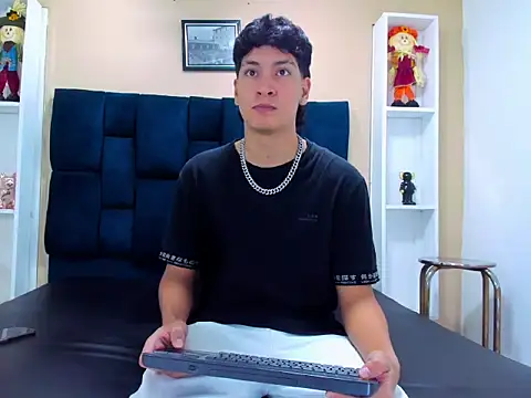 Jhojan twink online show from November 21, 2025, 12:59 pm