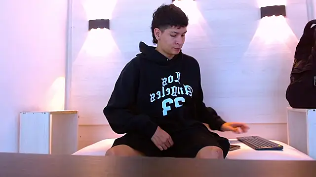 Jhojan twink online show from December 16, 2025, 12:31 pm