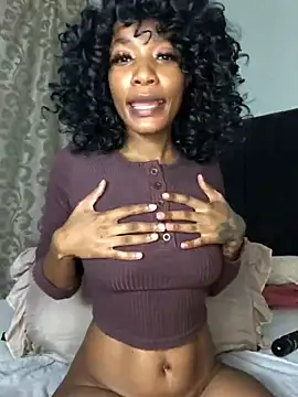 Snapshot of Miss__Mandy chatting on May 5, 2026, 6:22 pm Miss Mandy online show from May 5, 2026, 6:22 pm