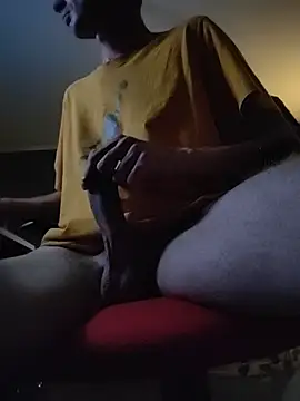 Snapshot of magicluke1 chatting on September 30, 2025, 11:00 pm magicluke1 online show from September 30, 2025, 11:00 pm