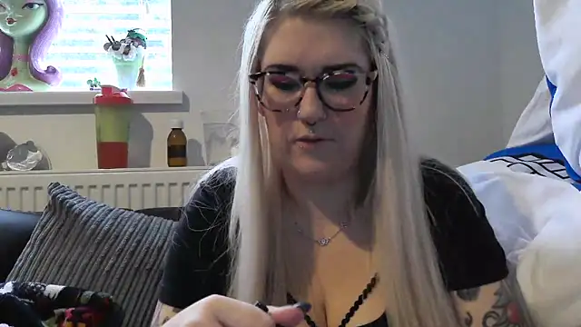 Sizzling Indie36 online show from November 5, 2025, 1:36 pm