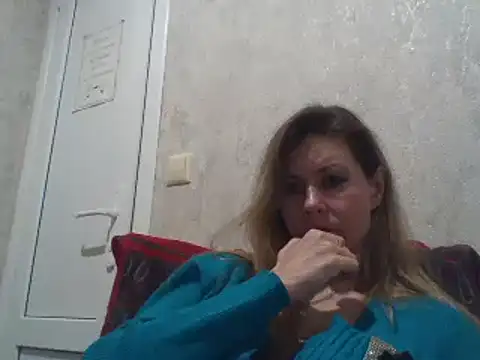 Eva Neon online show from March 18, 2025, 5:55 pm