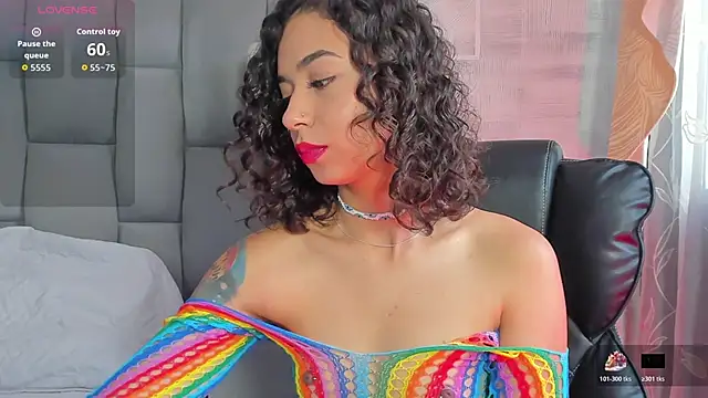 AliceStevens  online show from November 6, 2025, 1:26 pm