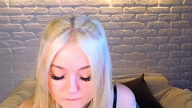 Snapshot of minigirl chatting on March 21, 2025, 10:17 am minigirl online show from March 21, 2025, 10:17 am