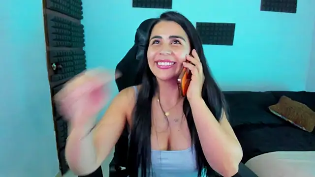 hannarusso online show from April 14, 2026, 11:10 pm