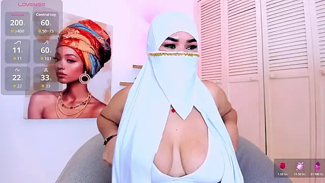 Snapshot of Layla_arabelle chatting on February 7, 2026, 7:00 pm Layla arabelle online show from February 7, 2026, 7:00 pm