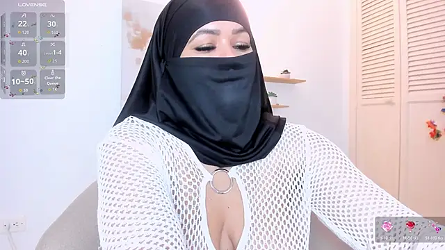 Snapshot of Layla_arabelle chatting on November 26, 2025, 7:47 pm Layla arabelle online show from November 26, 2025, 7:47 pm