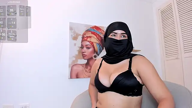 Snapshot of Layla_arabelle chatting on November 5, 2025, 8:23 pm Layla arabelle online show from November 5, 2025, 8:23 pm