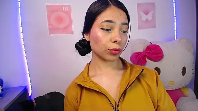 Snapshot of Emilybutterfly1 chatting on December 14, 2025, 2:40 am Emilybutterfly1 online show from December 14, 2025, 2:40 am