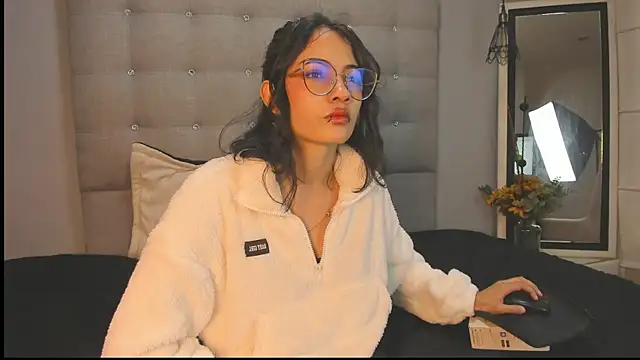 Moon  April online show from November 24, 2025, 7:25 pm