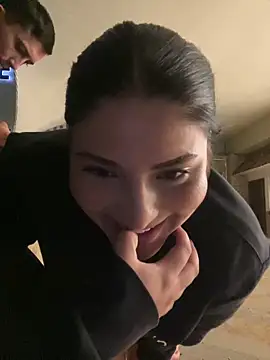 pareja curiosa19 online show from May 4, 2026, 11:51 pm