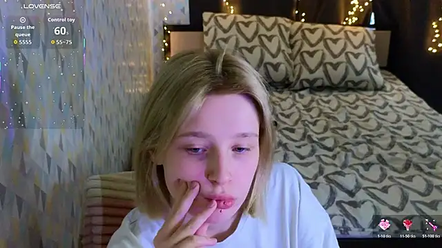 Snapshot of Tara_Lawson chatting on April 1, 2026, 11:00 am Tara Lawson online show from April 1, 2026, 11:00 am