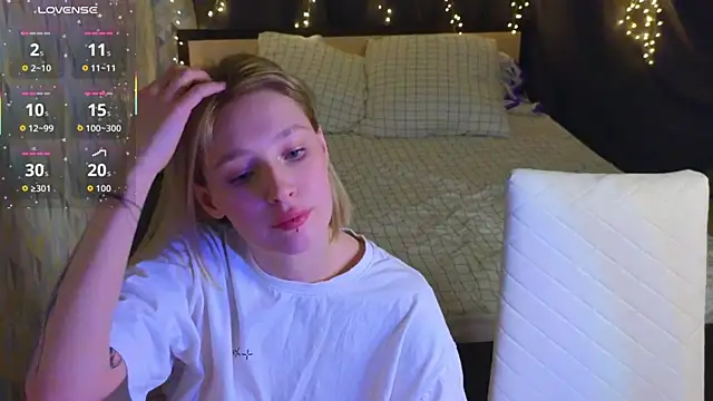 Snapshot of Tara_Lawson chatting on March 26, 2026, 5:11 pm Tara Lawson online show from March 26, 2026, 5:11 pm