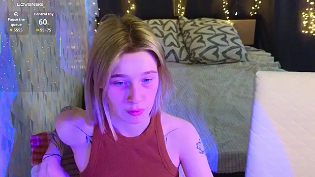 Snapshot of Tara_Lawson chatting on April 6, 2026, 11:00 am Tara Lawson online show from April 6, 2026, 11:00 am