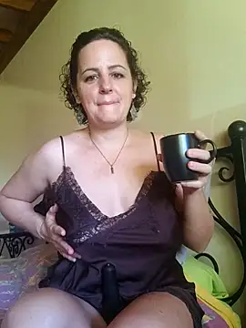 Snapshot of emiliemilf chatting on June 18, 2026, 8:36 pm emiliemilf online show from June 18, 2026, 8:36 pm