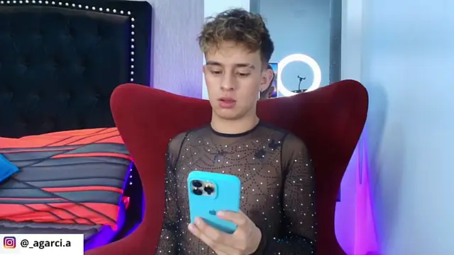 Snapshot of LiamWildx20 chatting on September 29, 2025, 12:17 am LiamWildx20 online show from September 29, 2025, 12:17 am