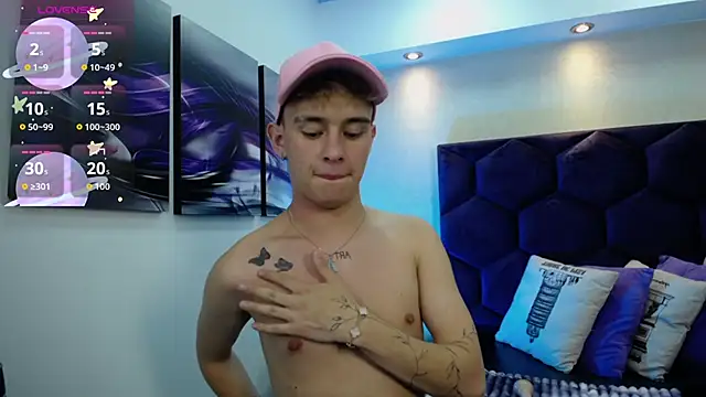 Snapshot of LiamWildx20 chatting on September 10, 2025, 4:55 am LiamWildx20 online show from September 10, 2025, 4:55 am