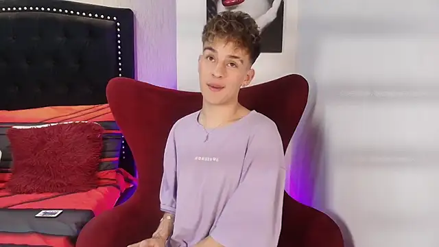 Snapshot of LiamWildx20 chatting on September 22, 2025, 4:40 am LiamWildx20 online show from September 22, 2025, 4:40 am