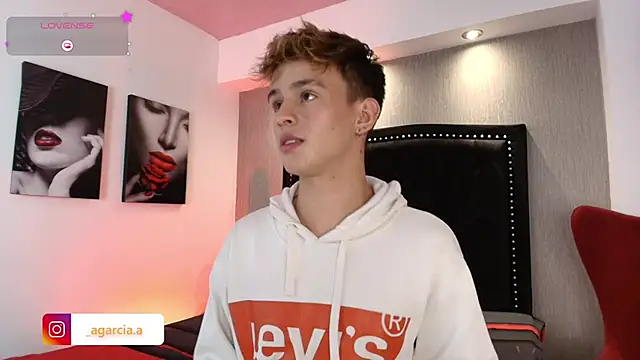 LiamWildx20 online show from February 17, 2026, 4:43 am