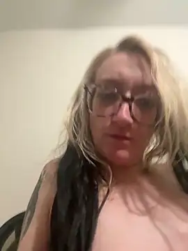 Snapshot of Kittaekatt chatting on February 21, 2026, 12:40 pm Kittaekatt online show from February 21, 2026, 12:40 pm