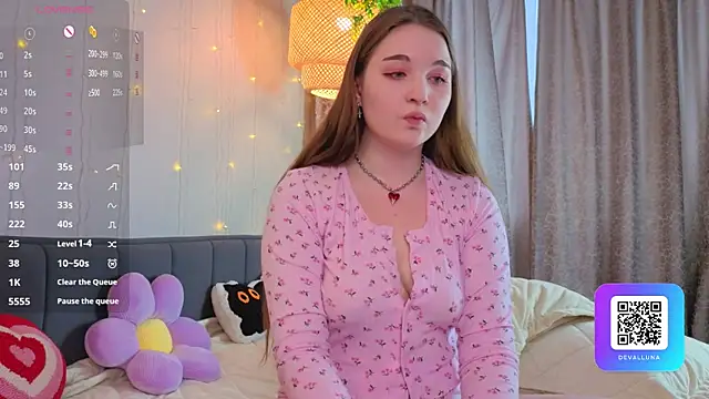 Snapshot of ConstanceHelms chatting on April 6, 2026, 5:08 am ConstanceHelms online show from April 6, 2026, 5:08 am