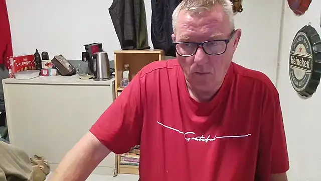 Snapshot of JamesBauer chatting on April 15, 2026, 1:33 am JamesBauer online show from April 15, 2026, 1:33 am