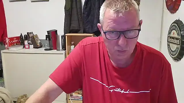 Snapshot of JamesBauer chatting on April 13, 2026, 4:27 am JamesBauer online show from April 13, 2026, 4:27 am