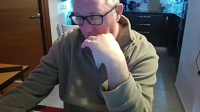 Snapshot of JamesBauer chatting on February 3, 2026, 6:22 am JamesBauer online show from February 3, 2026, 6:22 am