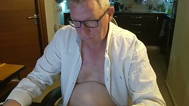 Snapshot of JamesBauer chatting on March 7, 2026, 4:41 am JamesBauer online show from March 7, 2026, 4:41 am