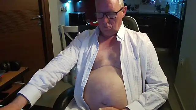 Snapshot of JamesBauer chatting on March 4, 2026, 4:20 am JamesBauer online show from March 4, 2026, 4:20 am