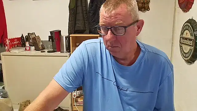 Snapshot of JamesBauer chatting on April 12, 2026, 4:49 am JamesBauer online show from April 12, 2026, 4:49 am