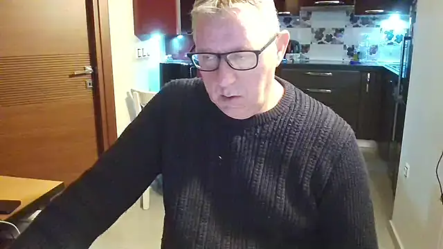 Snapshot of JamesBauer chatting on February 2, 2026, 4:44 am JamesBauer online show from February 2, 2026, 4:44 am