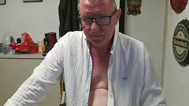 Snapshot of JamesBauer chatting on March 22, 2026, 6:15 am JamesBauer online show from March 22, 2026, 6:15 am