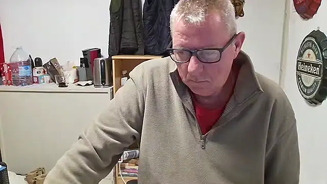 Snapshot of JamesBauer chatting on April 11, 2026, 3:47 am JamesBauer online show from April 11, 2026, 3:47 am