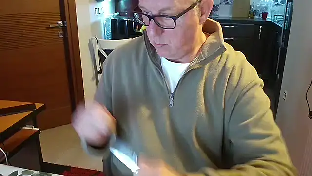 Snapshot of JamesBauer chatting on February 3, 2026, 6:40 am JamesBauer online show from February 3, 2026, 6:40 am