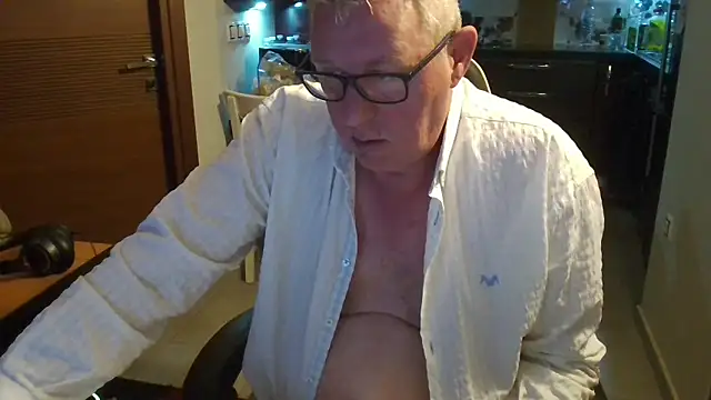 Snapshot of JamesBauer chatting on February 26, 2026, 4:56 am JamesBauer online show from February 26, 2026, 4:56 am