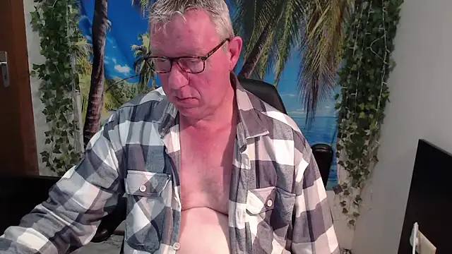 Snapshot of JamesBauer chatting on December 18, 2025, 4:50 am JamesBauer online show from December 18, 2025, 4:50 am