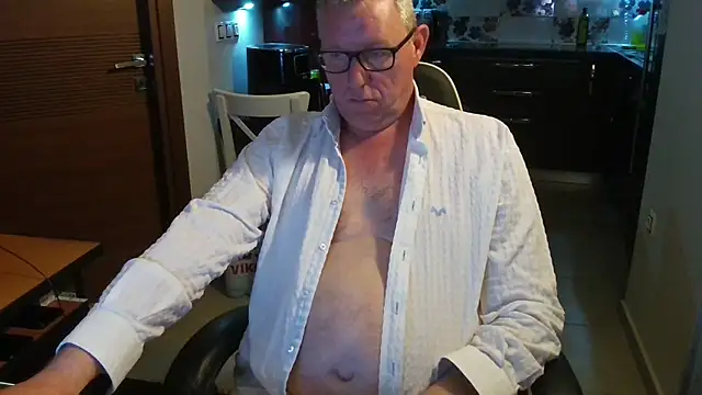 Snapshot of JamesBauer chatting on March 1, 2026, 5:07 am JamesBauer online show from March 1, 2026, 5:07 am