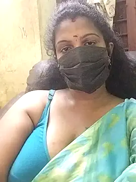 Snapshot of poojaa-rani chatting on April 4, 2026, 4:35 pm poojaa-rani online show from April 4, 2026, 4:35 pm