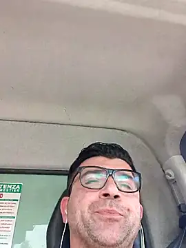 Snapshot of Maurzio@xh chatting on April 16, 2026, 11:00 am Maurzioxh online show from April 16, 2026, 11:00 am