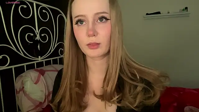 LolyaMin online show from April 26, 2026, 7:44 pm