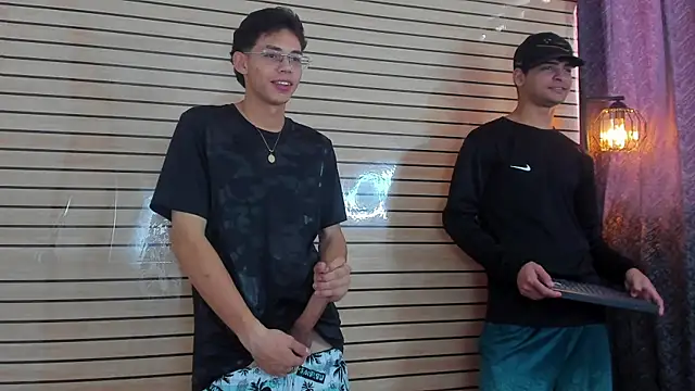 Snapshot of 317894 chatting on April 7, 2026, 4:42 pm 317894 online show from April 7, 2026, 4:42 pm