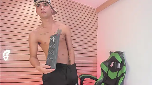 Snapshot of 317894 chatting on April 15, 2026, 11:05 am 317894 online show from April 15, 2026, 11:05 am