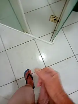 Snapshot of Dglo0000 chatting on September 21, 2025, 12:05 am Dglo0000 online show from September 21, 2025, 12:05 am