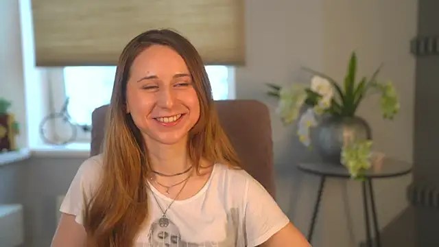 EsmeEsser online show from March 17, 2025, 3:47 am