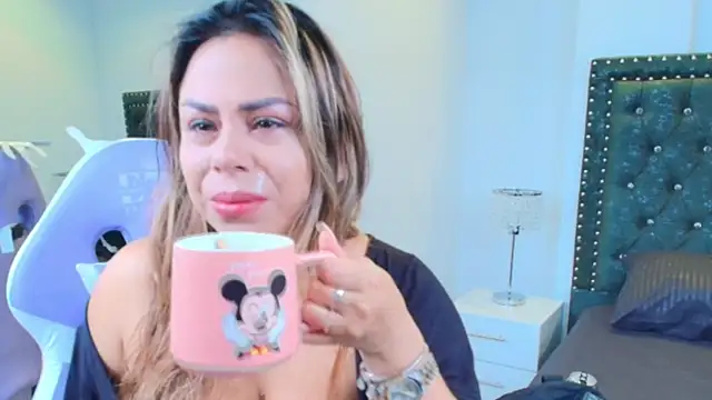 Lia adamsss online show from May 17, 2026, 4:12 am