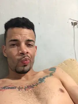 Snapshot of HenriquePhn chatting on August 4, 2026, 4:39 am HenriquePhn online show from August 4, 2026, 4:39 am