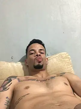 Snapshot of HenriquePhn chatting on March 21, 2026, 2:46 am HenriquePhn online show from March 21, 2026, 2:46 am
