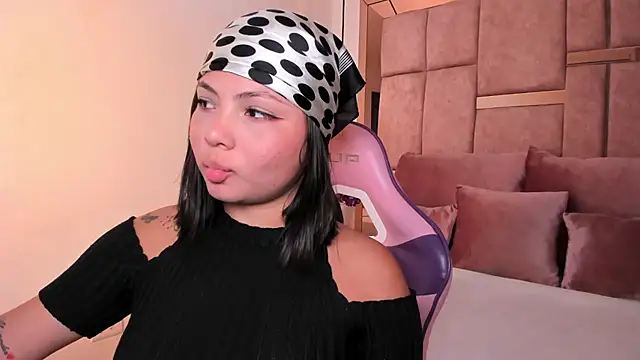 Snapshot of abby_roux chatting on February 5, 2026, 3:13 am abby roux online show from February 5, 2026, 3:13 am